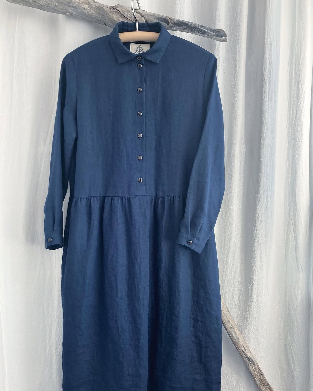 ODOMARI Kleid aus Naturstoff